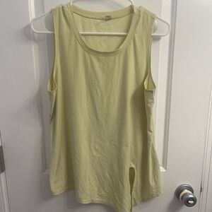 Beyond Yoga Pale Lemon Scoop Tank with Front Slit